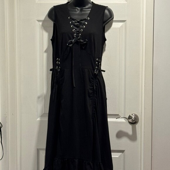Scarlet Darkness lace up dress - Picture 7 of 7